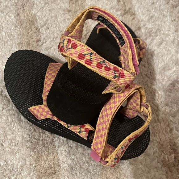 NEW Teva platform sandals - Picture 3 of 6